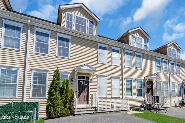 21 Prague Place, Lakewood, NJ 08701