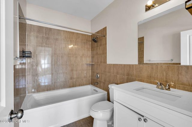 21 Prague Place, Lakewood, NJ 08701