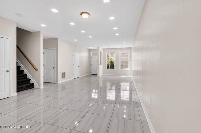 21 Prague Place, Lakewood, NJ 08701