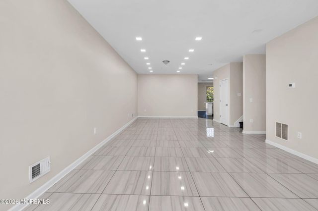 21 Prague Place, Lakewood, NJ 08701