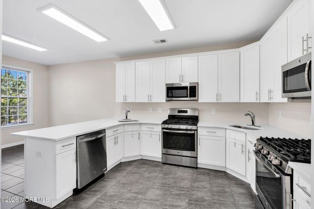 21 Prague Place, Lakewood, NJ 08701