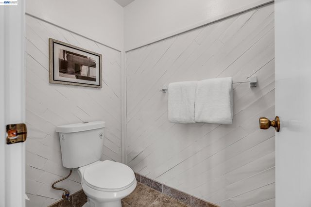 21671 Shady Spring Rd, Castro Valley, CA 94546