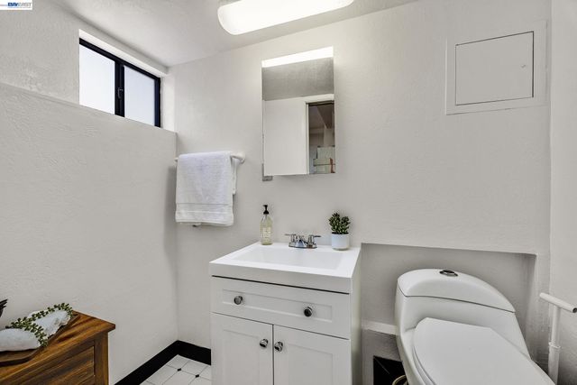 21671 Shady Spring Rd, Castro Valley, CA 94546