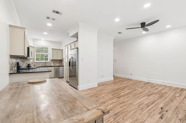 2117 Parkview, Carrollton, TX 75006
