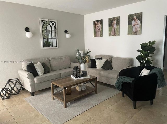 17831 NW 84th Ct, Miami, FL 33015