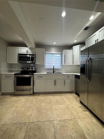 17831 NW 84th Ct, Miami, FL 33015