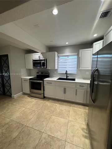 17831 NW 84th Ct, Miami, FL 33015