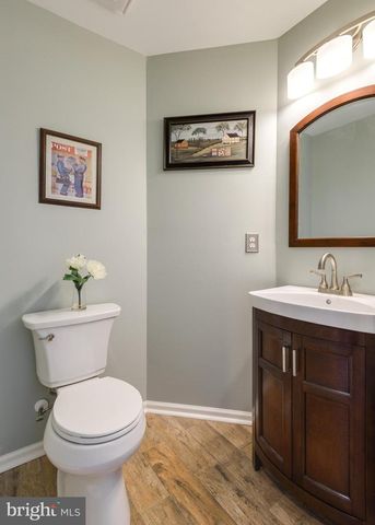 2 HUNTINGTON CT, Upper Chichester, PA 19061
