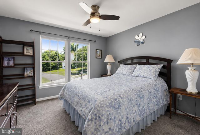 2 HUNTINGTON CT, Upper Chichester, PA 19061