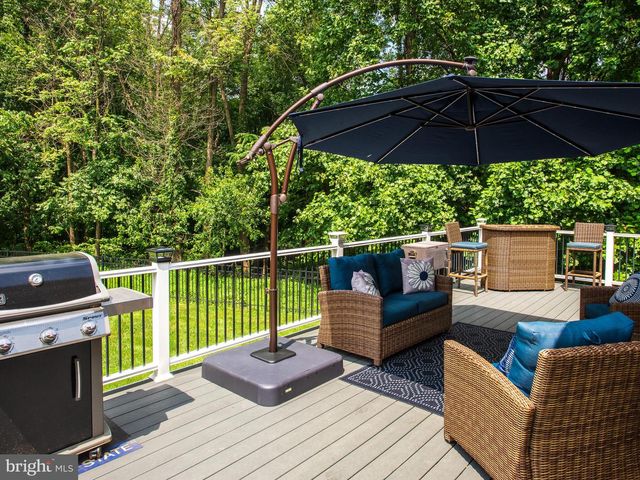 2 HUNTINGTON CT, Upper Chichester, PA 19061