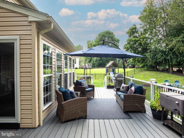 2 HUNTINGTON CT, Upper Chichester, PA 19061