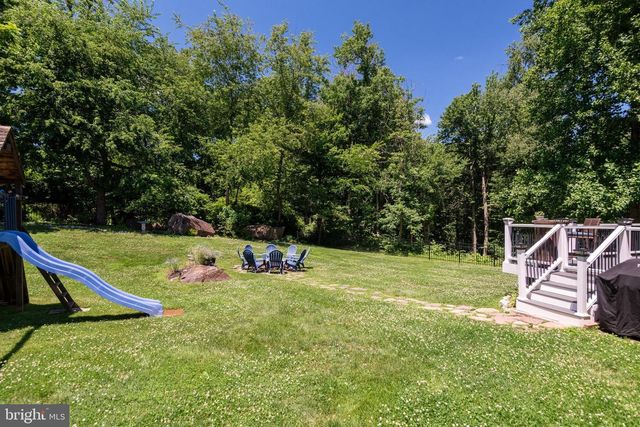 2 HUNTINGTON CT, Upper Chichester, PA 19061
