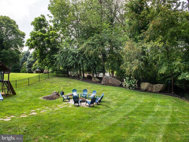 2 HUNTINGTON CT, Upper Chichester, PA 19061