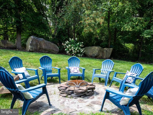 2 HUNTINGTON CT, Upper Chichester, PA 19061