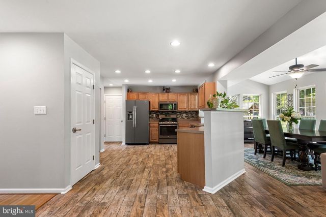 2 HUNTINGTON CT, Upper Chichester, PA 19061