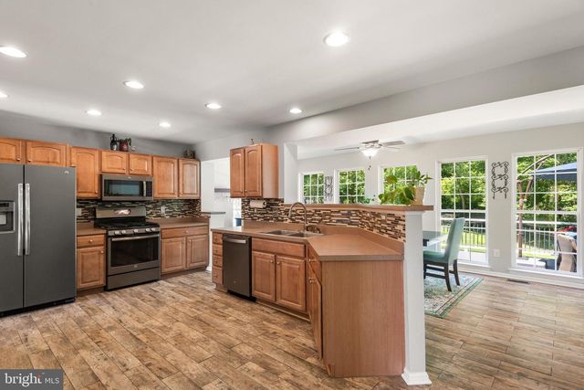 2 HUNTINGTON CT, Upper Chichester, PA 19061