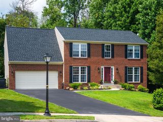 2 HUNTINGTON CT, Upper Chichester, PA 19061