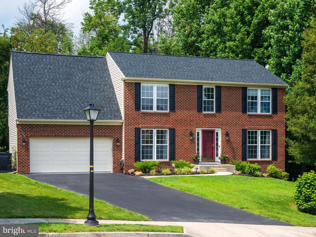 2 HUNTINGTON CT, Upper Chichester, PA 19061