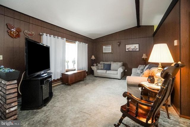 55 MAPLE AVE, Lehighton, PA 18235