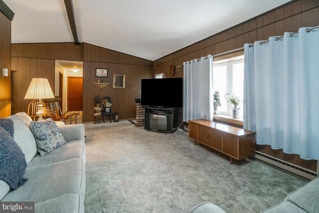 55 MAPLE AVE, Lehighton, PA 18235