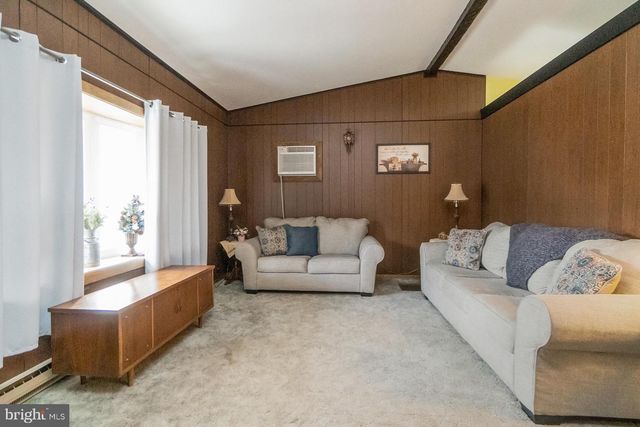 55 MAPLE AVE, Lehighton, PA 18235