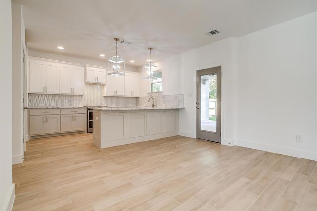 5618 Oaks Lane, Westworth Village, TX 76114