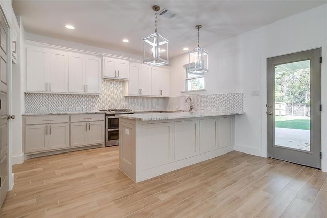 5618 Oaks Lane, Westworth Village, TX 76114