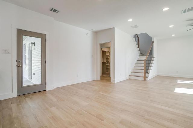 5618 Oaks Lane, Westworth Village, TX 76114