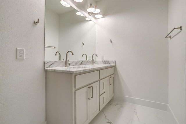 5618 Oaks Lane, Westworth Village, TX 76114