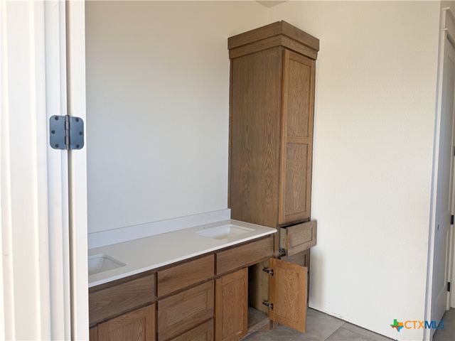 1614 Hunt Drive, Salado, TX 76571