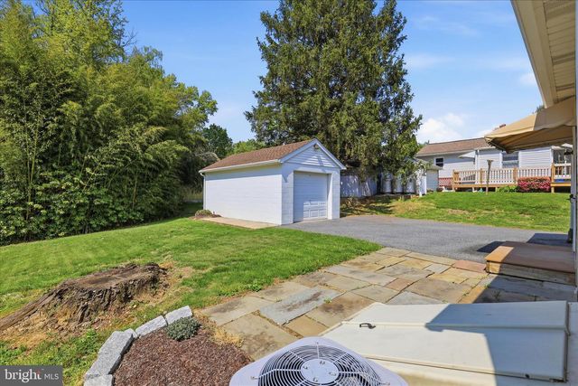4 RED BUD DR, Millersville, PA 17551