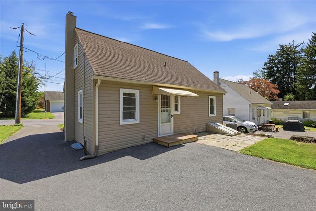 4 RED BUD DR, Millersville, PA 17551