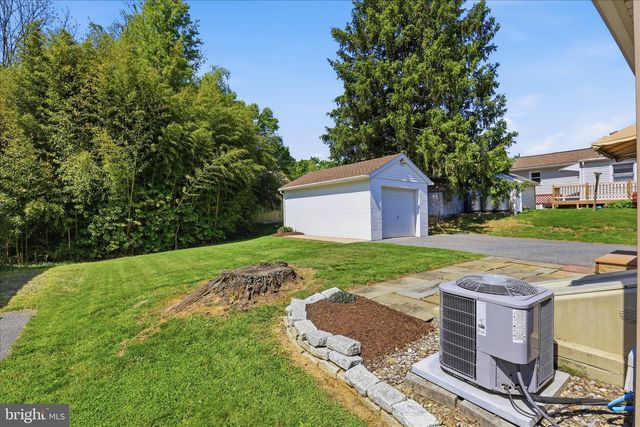 4 RED BUD DR, Millersville, PA 17551