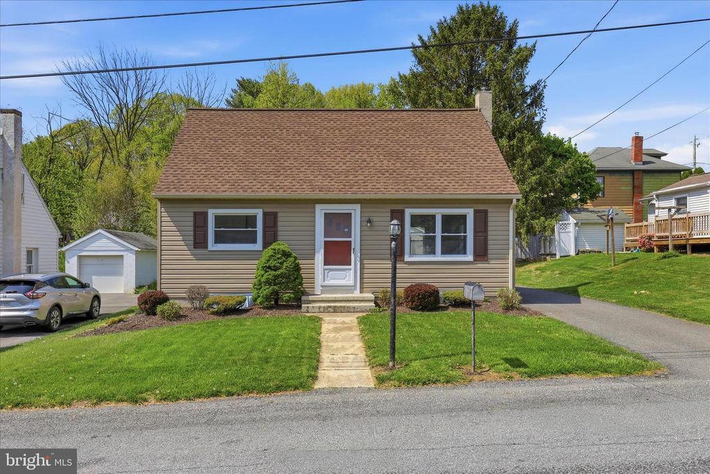 4 RED BUD DR, Millersville, PA 17551