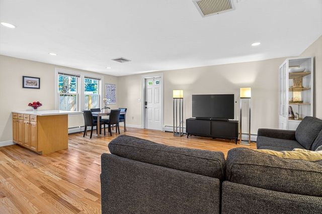 332 Jamaicaway 3, Boston, MA 02130