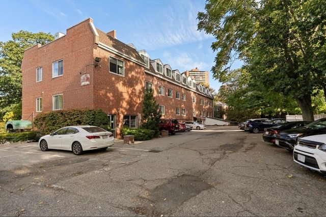 332 Jamaicaway 3, Boston, MA 02130