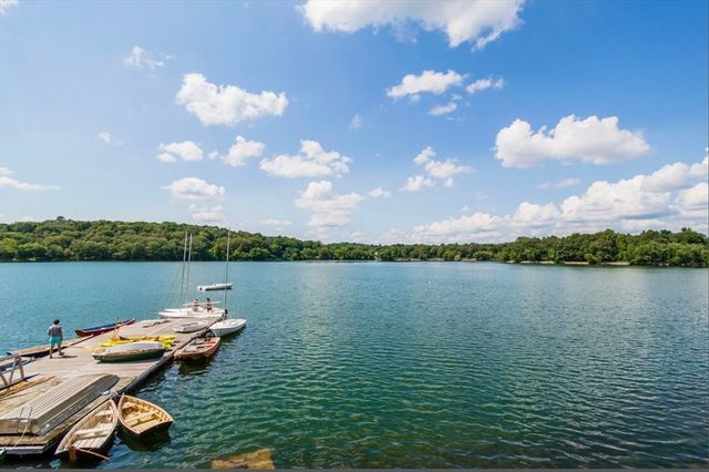 332 Jamaicaway 3, Boston, MA 02130