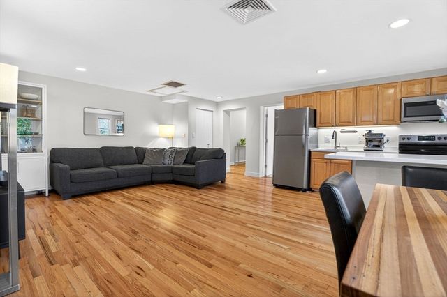 332 Jamaicaway 3, Boston, MA 02130