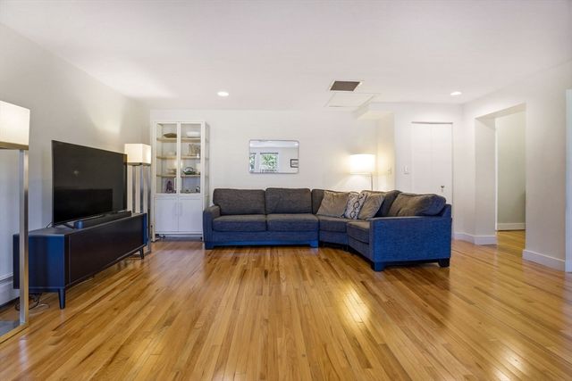 332 Jamaicaway 3, Boston, MA 02130