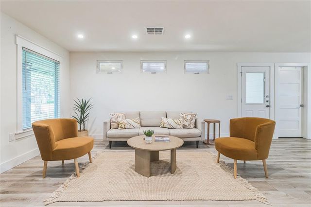 1502 Villanova DR, Austin, TX 78757