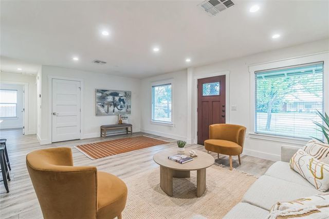 1502 Villanova DR, Austin, TX 78757