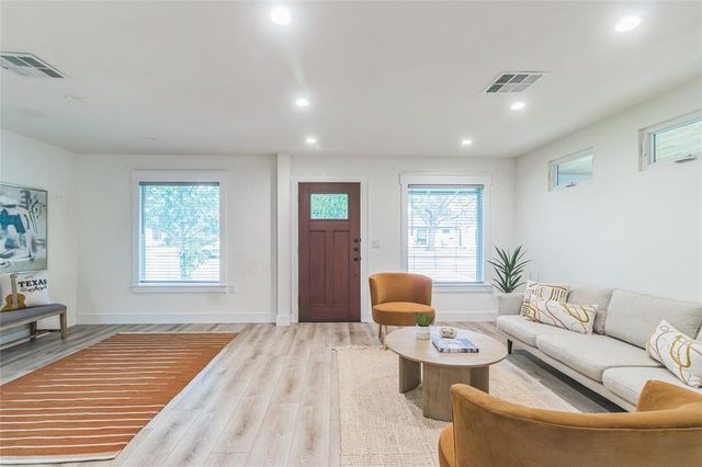 1502 Villanova DR, Austin, TX 78757