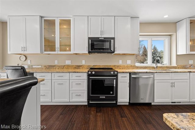 28602 Venice Court, Farmington Hills, MI 48334