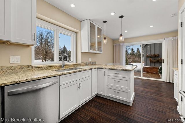 28602 Venice Court, Farmington Hills, MI 48334