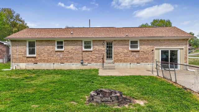106 Winston Ct, Clarksville, TN 37042