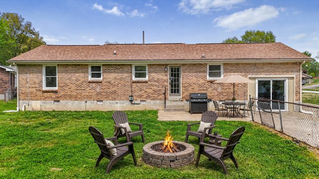 106 Winston Ct, Clarksville, TN 37042