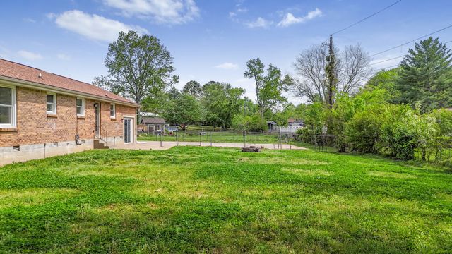 106 Winston Ct, Clarksville, TN 37042
