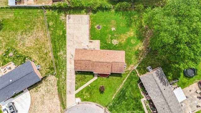 106 Winston Ct, Clarksville, TN 37042
