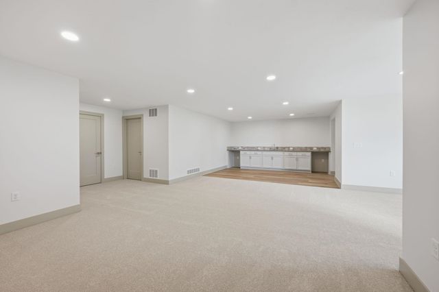 5108 N Highland St, Bel Aire, KS 67220