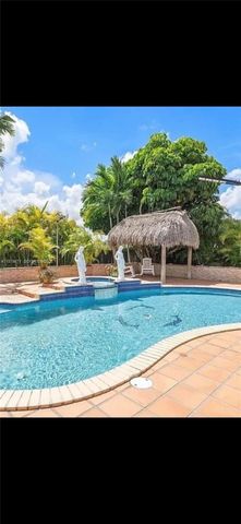 12121 SW 107th St, Miami, FL 33186